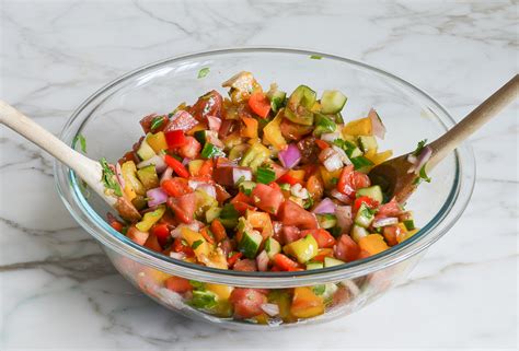  Gazpacho: Ein erfrischender Sommersalat für die Geschmacksknospen!