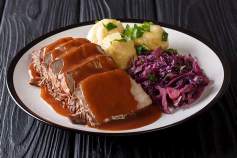  Liaoyuaner Sauerbraten – Wo scharfe Aromen auf zarter Textur treffen!